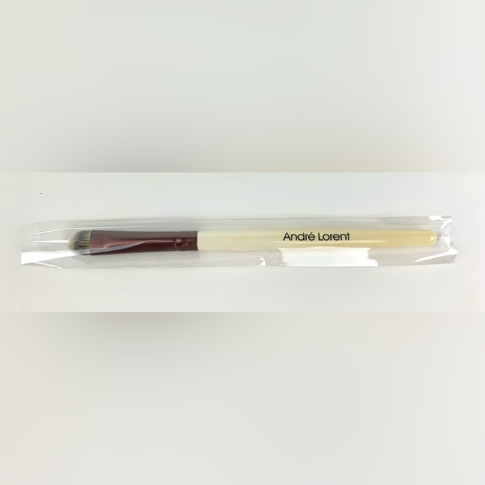 André Lorent vegan makeup brushes and travel case- NWOT - Picture 9 of 10
